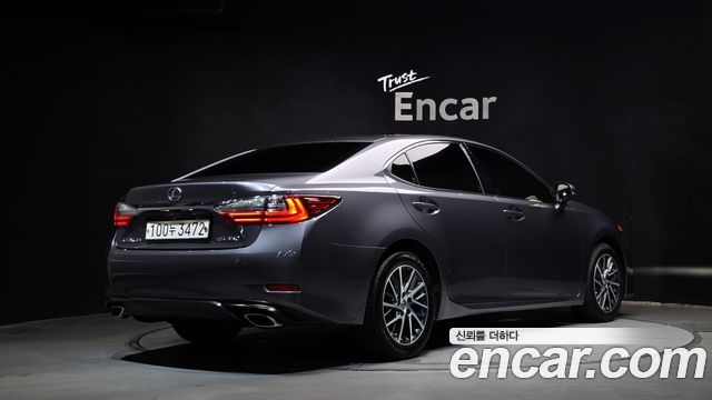 Lexus ES 2017 — photo 2