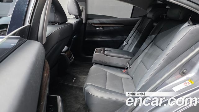 Lexus ES 2017 — photo 12