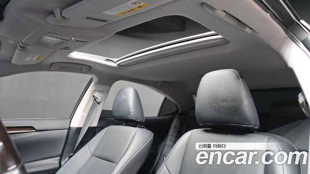 Lexus ES 2017 — photo 17