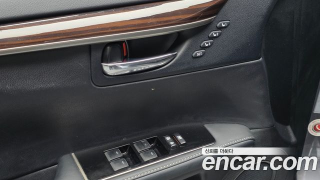 Lexus ES 2017 — photo 19