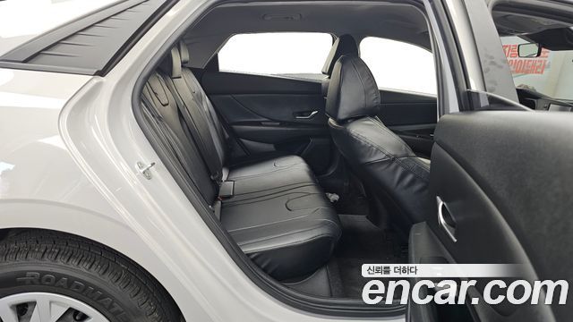 Hyundai AVANTE 2021 — photo 18
