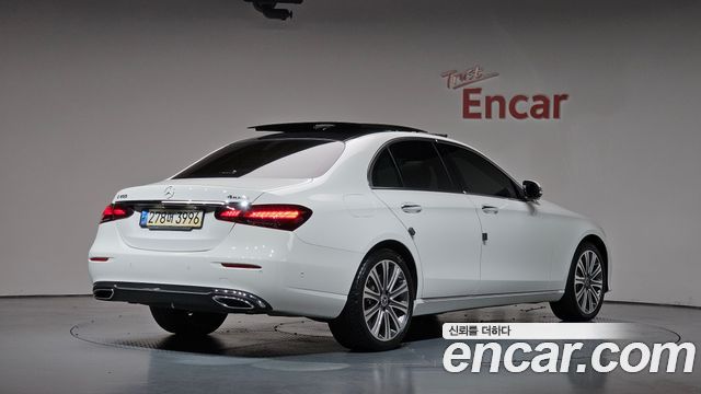 Mercedes-Benz E-Class 2022 — photo 2