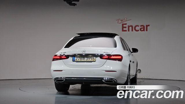 Mercedes-Benz E-Class 2022 — photo 4