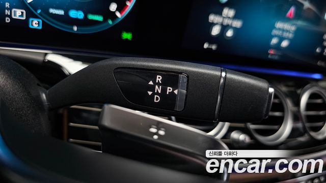 Mercedes-Benz E-Class 2022 — photo 12