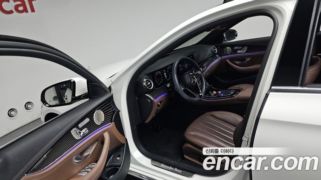 Mercedes-Benz E-Class 2022 — photo 13