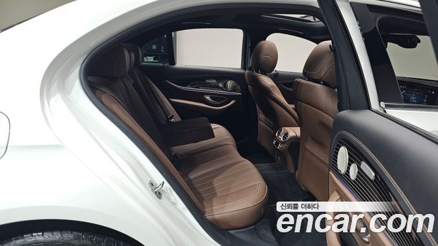 Mercedes-Benz E-Class 2022 — photo 17