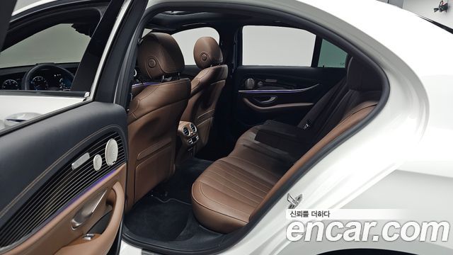 Mercedes-Benz E-Class 2022 — photo 18