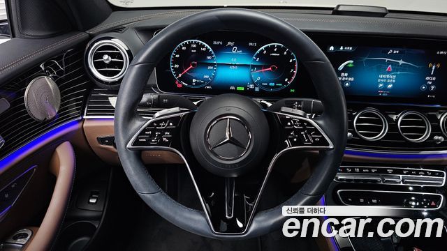 Mercedes-Benz E-Class 2022 — photo 19