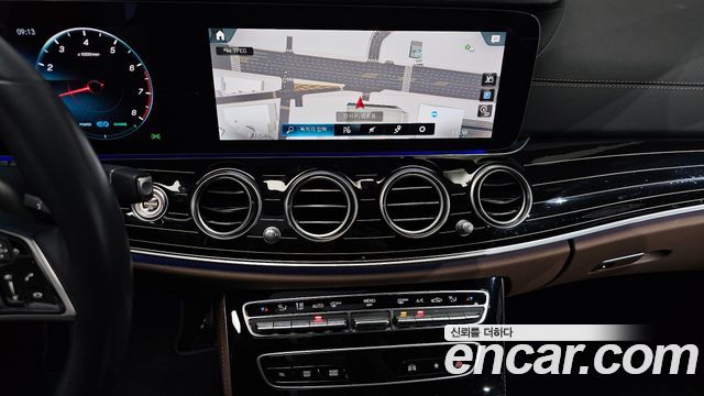 Mercedes-Benz E-Class 2022 — photo 20