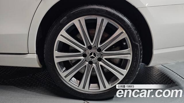 Mercedes-Benz E-Class 2022 — photo 7