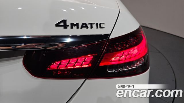 Mercedes-Benz E-Class 2022 — photo 9
