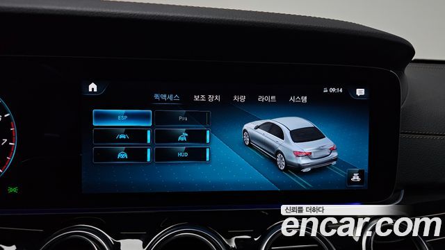 Mercedes-Benz E-Class 2022 — photo 30