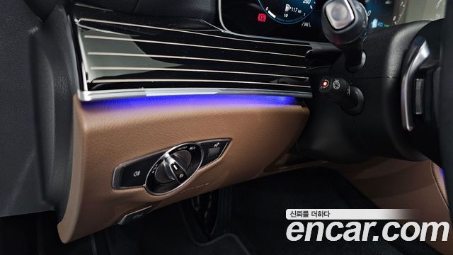 Mercedes-Benz E-Class 2022 — photo 31