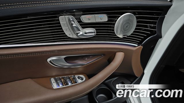 Mercedes-Benz E-Class 2022 — photo 33