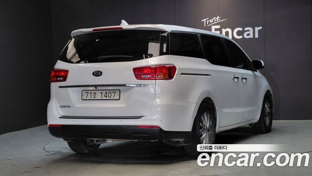 Kia Canival 2020 — photo 2