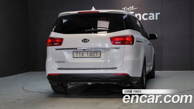 Kia Canival 2020 — photo 4
