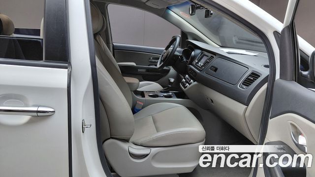 Kia Canival 2020 — photo 16