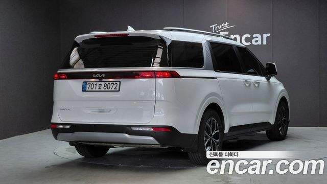 Kia Canival 2023 — photo 2
