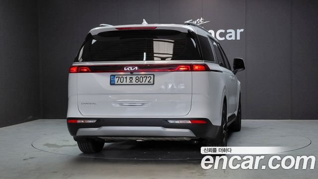 Kia Canival 2023 — photo 4