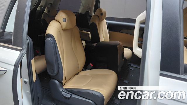 Kia Canival 2023 — photo 17