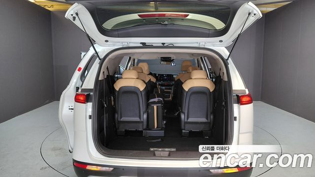 Kia Canival 2023 — photo 21