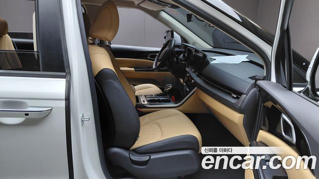 Kia Canival 2023 — photo 16