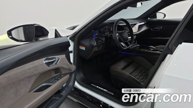 Audi e-tron GT 2023 — photo 13