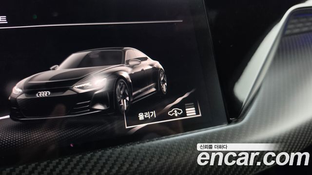 Audi e-tron GT 2023 — photo 18