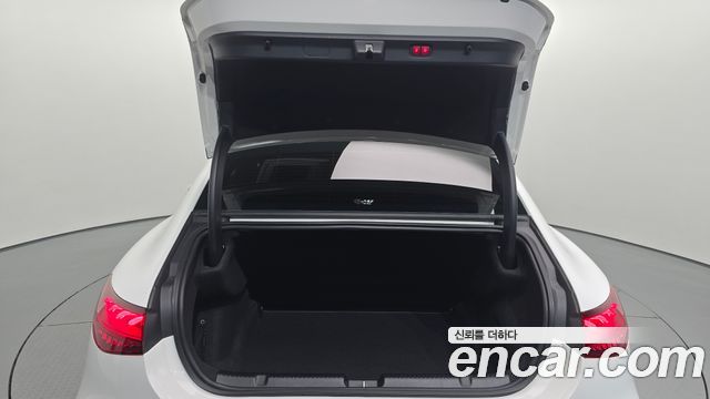 Mercedes-Benz EQE 2023 — photo 24
