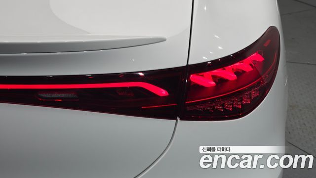 Mercedes-Benz EQE 2023 — photo 9
