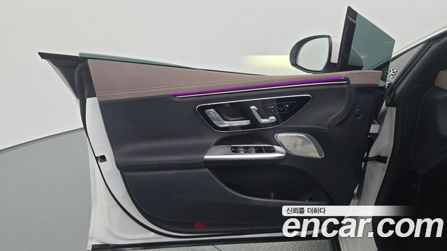 Mercedes-Benz EQE 2023 — photo 14