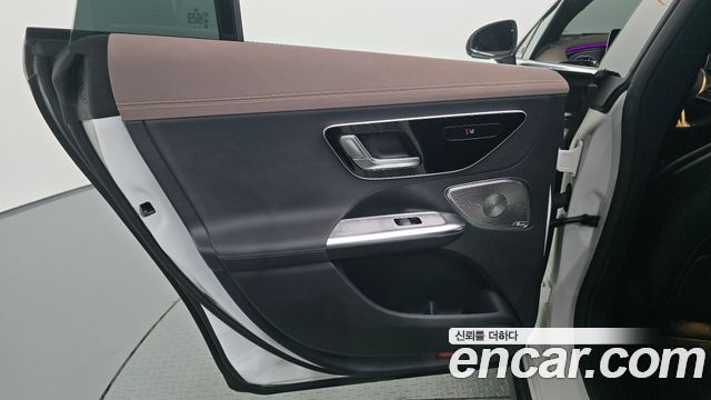 Mercedes-Benz EQE 2023 — photo 15