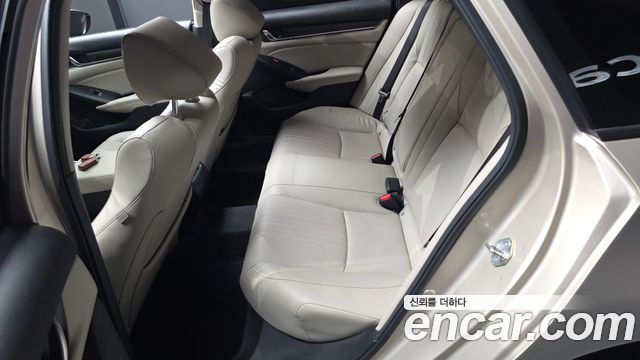 Honda Accord 2018 — photo 11