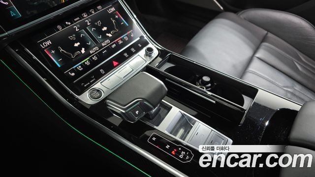 Audi A8 2021 — photo 12
