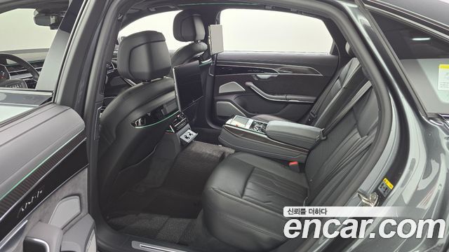 Audi A8 2021 — photo 17