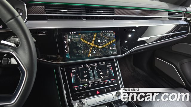 Audi A8 2021 — photo 19