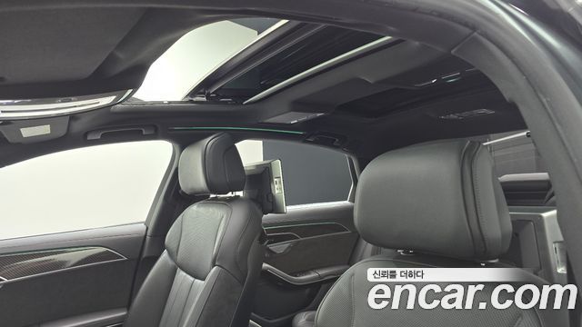 Audi A8 2021 — photo 24