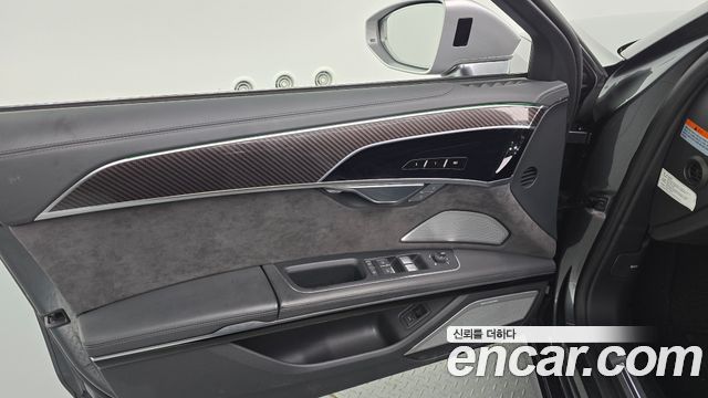 Audi A8 2021 — photo 14