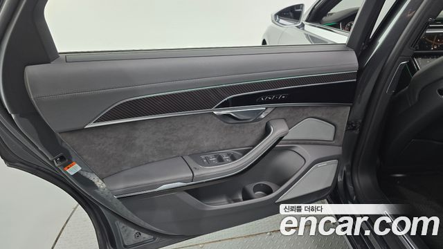 Audi A8 2021 — photo 15