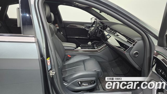 Audi A8 2021 — photo 16