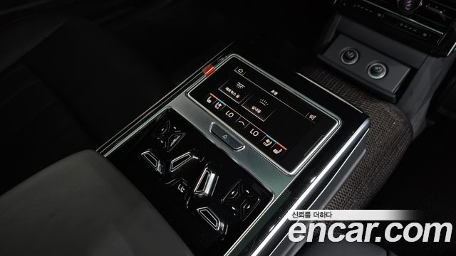 Audi A8 2021 — photo 34