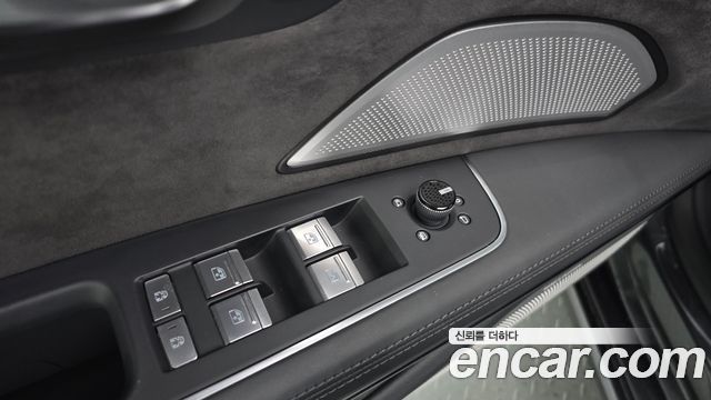 Audi A8 2021 — photo 37