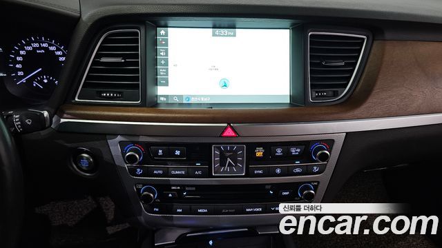 Genesis G80 2018 — photo 22