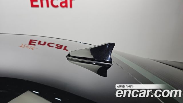 Genesis G80 2018 — photo 37