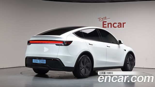 Tesla Model Y 2025 — photo 2