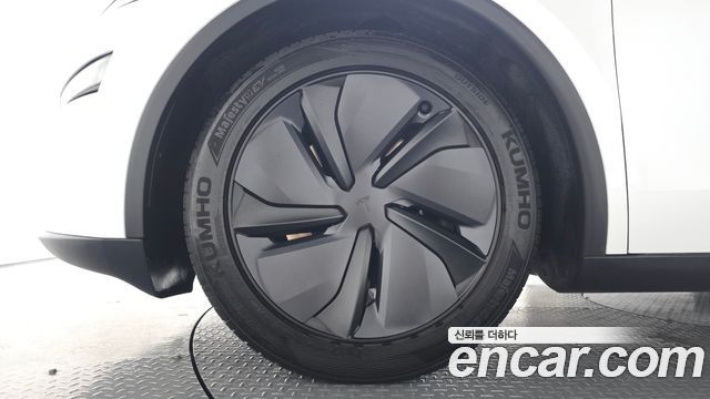Tesla Model Y 2025 — photo 5