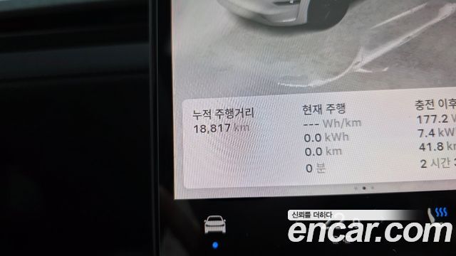 Tesla Model Y 2025 — photo 11