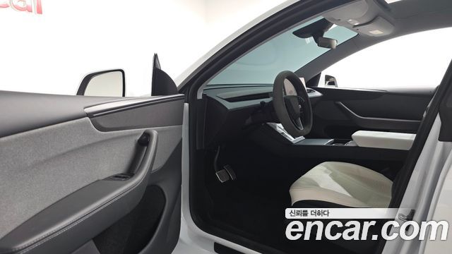Tesla Model Y 2025 — photo 13