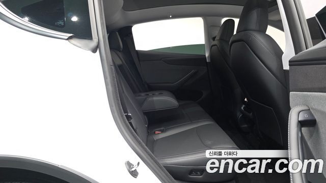 Tesla Model Y 2025 — photo 17