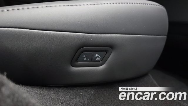 Tesla Model Y 2025 — photo 23